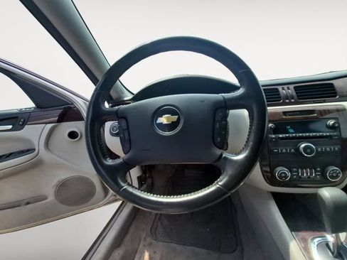 Used 2011 Chevrolet Impala LT w/ Luxury Edition Package FWD image 12