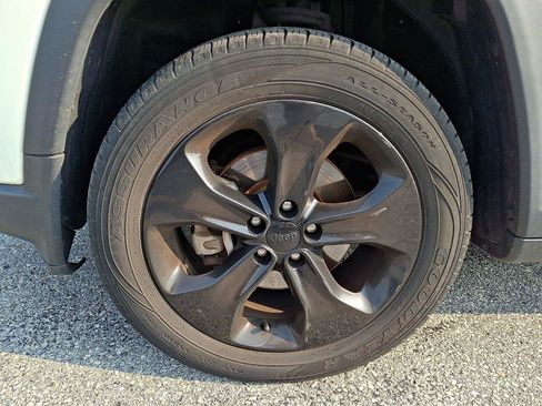 Used 2019 Jeep Compass Latitude AWD/4WD image 4