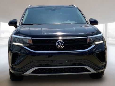 Used 2023 Volkswagen Taos SE w/ Black Wheel Package FWD image 3