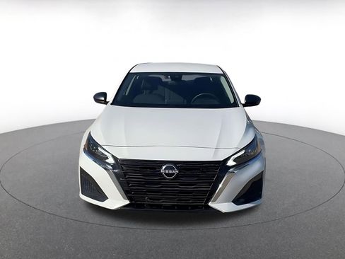 Used 2025 Nissan Altima 2.5 SV image 3