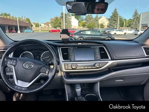 Used 2017 Toyota Highlander Limited Platinum AWD/4WD image 11