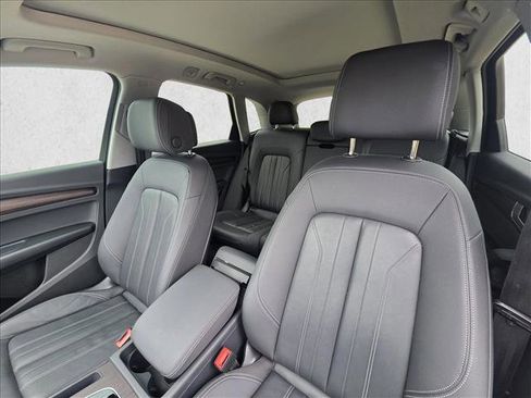 Used 2023 Audi Q5 2.0T Premium w/ Convenience Package AWD/4WD image 11
