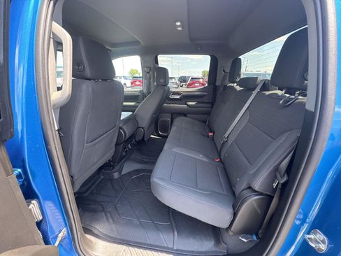 Used 2022 Chevrolet Silverado 1500 LT AWD/4WD image 9