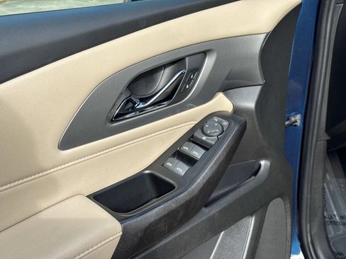 Used 2023 Chevrolet Traverse LS FWD image 18