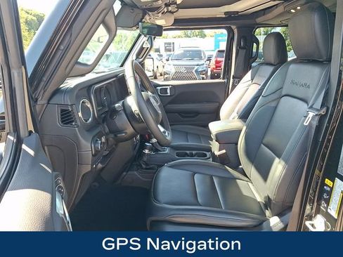 Used 2024 Jeep Wrangler Unlimited Sahara w/ Technology Group AWD/4WD image 2