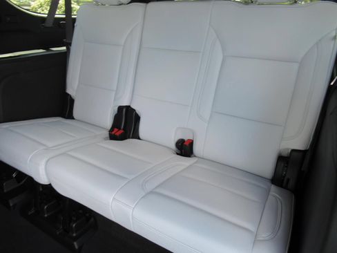 Used 2026 Chevrolet Suburban Premier AWD/4WD image 37