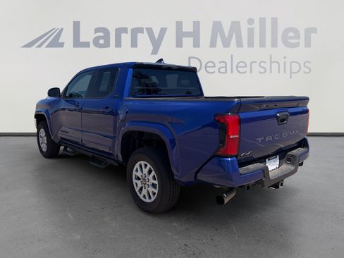 Used 2025 Toyota Tacoma SR5 AWD/4WD image 4