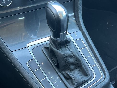 Used 2019 Volkswagen Golf S image 24