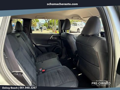 Used 2024 Mitsubishi Outlander FWD image 16