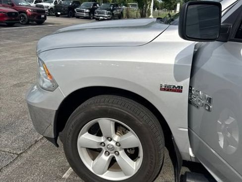 Used 2019 RAM 1500 Classic SLT AWD/4WD image 4