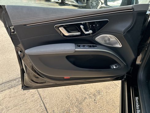 Certified 2023 Mercedes-Benz EQS 580 4MATIC Sedan image 16