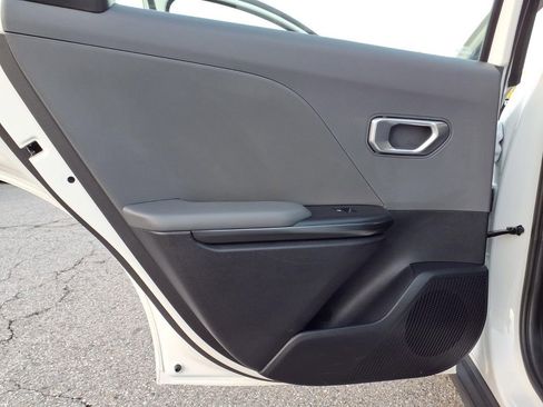 Used 2025 Kia K4 LXS image 22
