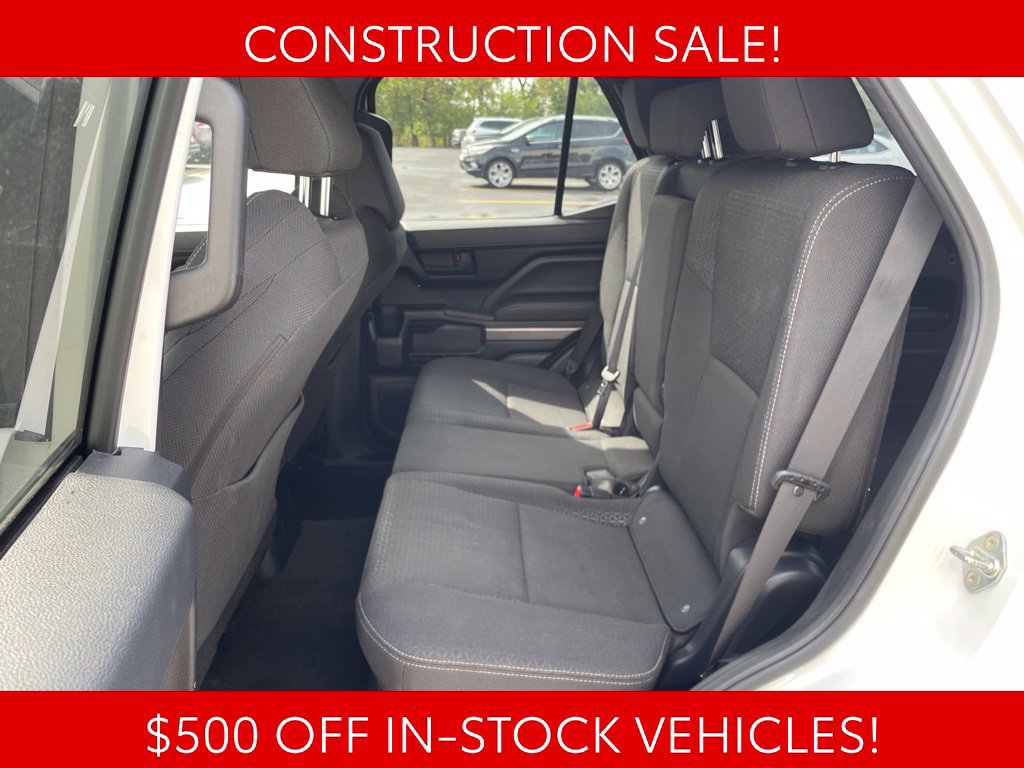 Used 2025 Toyota 4Runner SR5 AWD/4WD image 10