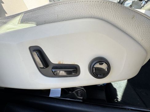 Used 2018 Volvo XC60 T5 Momentum w/ Vision Package image 31