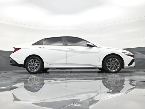 Used 2024 Hyundai Elantra SEL FWD image 26