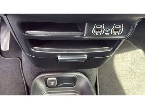 Used 2025 Chrysler Pacifica Select FWD image 23