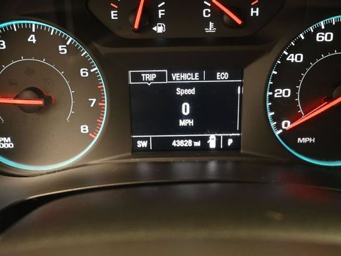 Used 2023 Chevrolet Traverse LS FWD image 9
