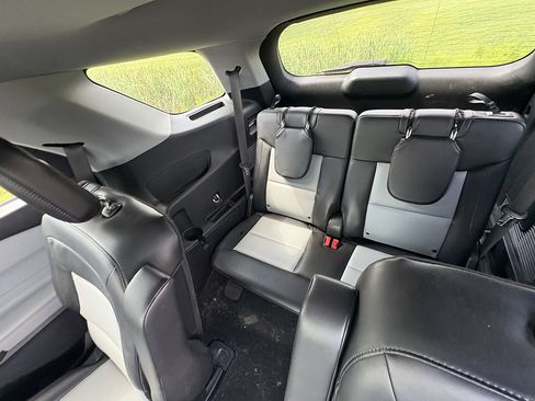 Used 2022 Ford Explorer XLT w/ Equipment Group 202A AWD/4WD image 22