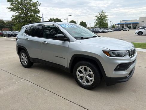 Used 2024 Jeep Compass Latitude AWD/4WD image 7