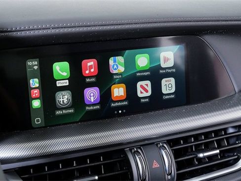 New 2025 Alfa Romeo Stelvio Sprint image 3