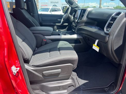 New 2026 RAM 1500 Express AWD/4WD image 15