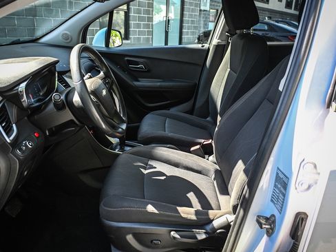 Used 2019 Chevrolet Trax LT AWD/4WD image 8
