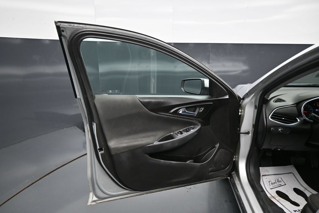 Used 2019 Chevrolet Malibu LT FWD image 10
