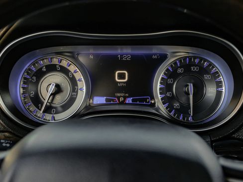 Used 2019 Chrysler 300 Limited image 24