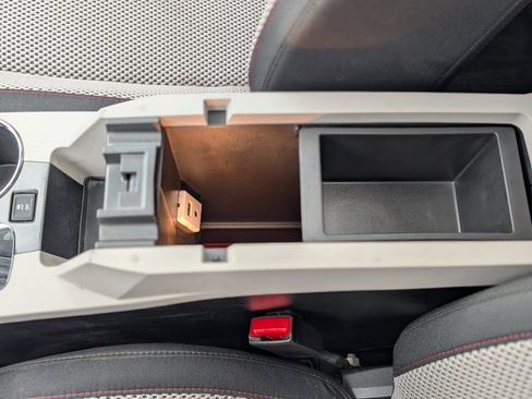 Used 2017 Chevrolet Equinox LT w/ Convenience Package image 28