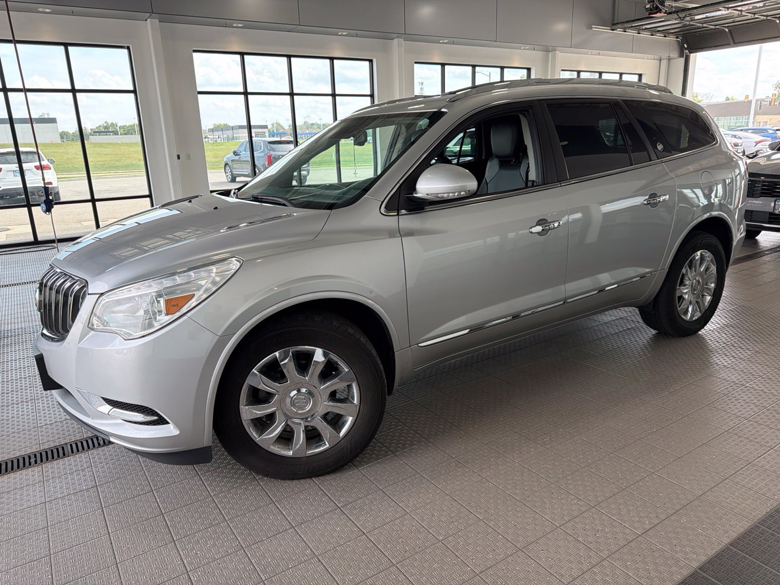 Used 2017 Buick Enclave Premium AWD/4WD image 1