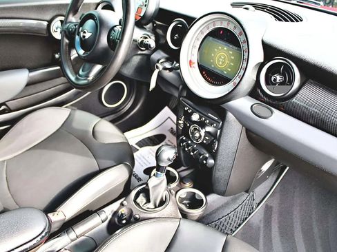 Used 2011 MINI Cooper S image 26