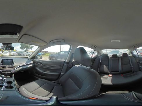 Used 2025 Nissan Altima 2.5 SV FWD image 36