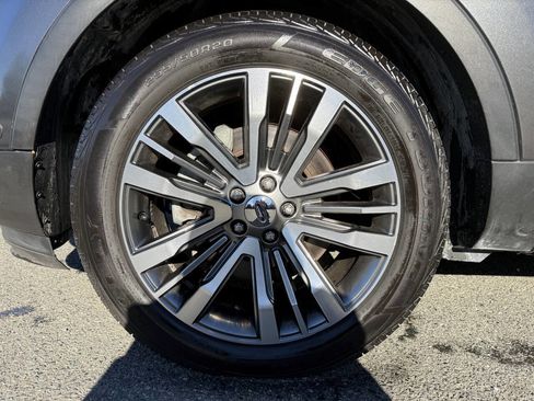 Used 2016 Ford Explorer Platinum image 26