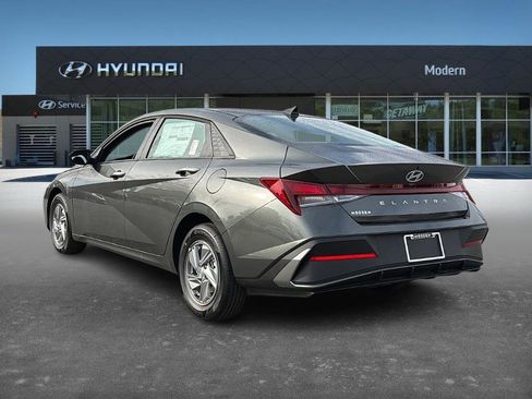 New 2026 Hyundai Elantra SE image 4