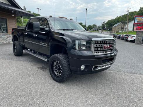 Used 2013 GMC Sierra 2500 Denali w/ Suspension Package, Off-Road AWD/4WD image 11