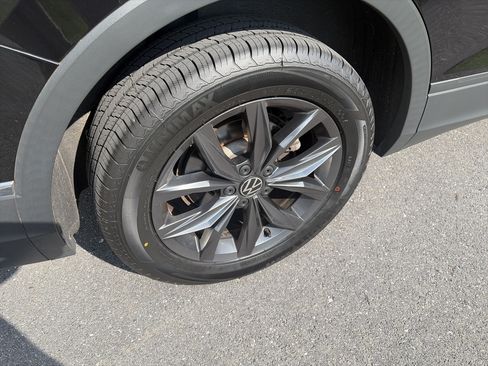 Certified 2022 Volkswagen Tiguan SE AWD/4WD image 11