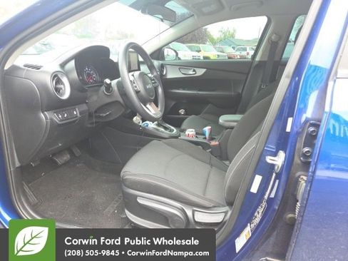 Used 2023 Kia Forte LXS w/ LXS Technology Package FWD image 11