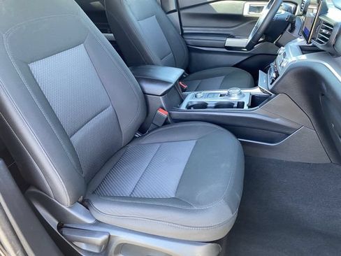 Used 2023 Ford Explorer XLT AWD/4WD image 9