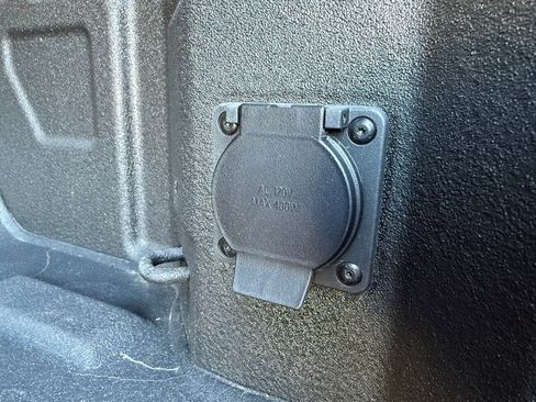 Used 2025 Chevrolet Silverado 1500 High Country image 39