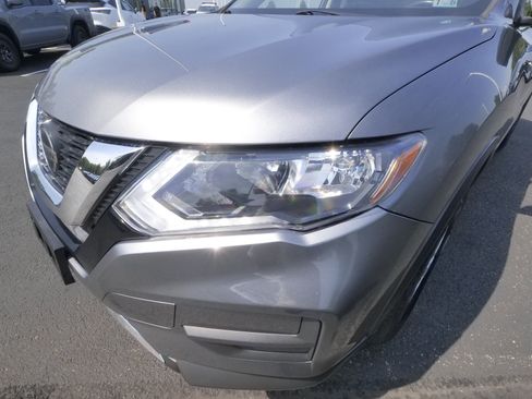 Used 2018 Nissan Rogue SV w/ Premium Package AWD/4WD image 11
