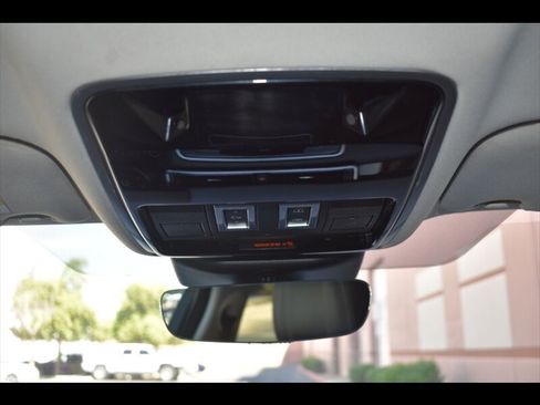 Used 2018 Land Rover Range Rover Velar S AWD/4WD image 32