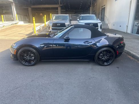 Used 2025 MAZDA MX-5 Miata Club w/ Weather Package RWD image 2