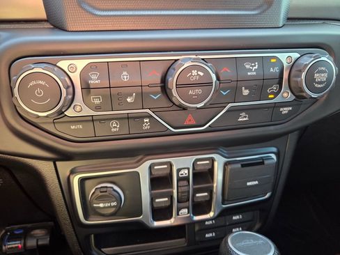 Used 2020 Jeep Gladiator Sport w/ Quick Order Package 24S AWD/4WD image 24