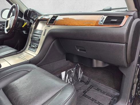 Used 2013 Cadillac Escalade Platinum AWD/4WD image 27