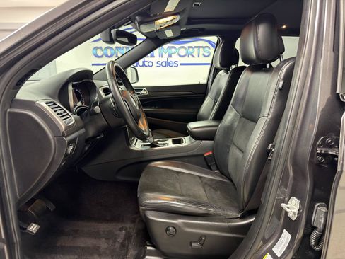 Used 2017 Jeep Grand Cherokee Altitude AWD/4WD image 9