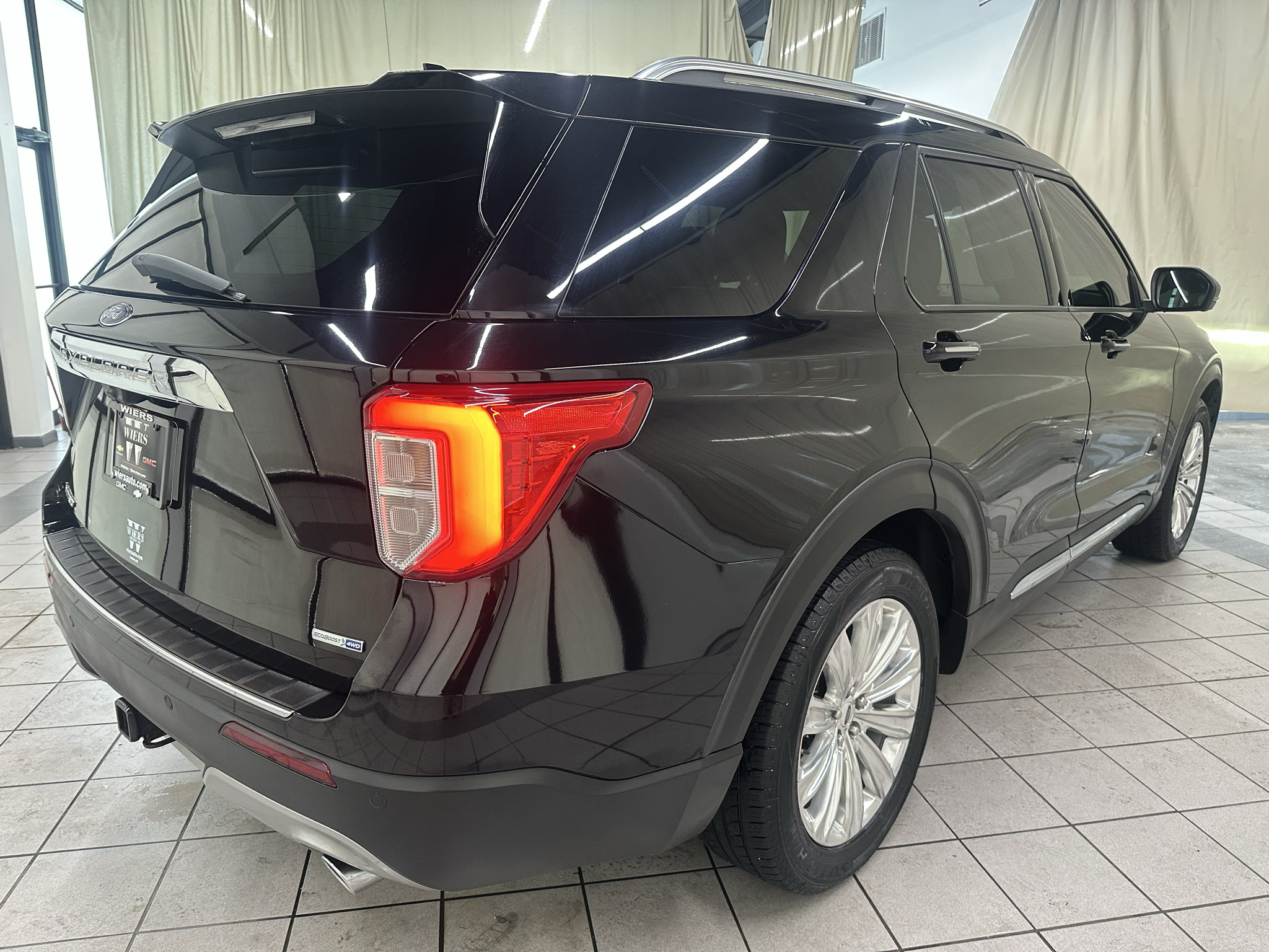 Used 2020 Ford Explorer Limited w/ Class III Trailer Tow Package AWD/4WD image 5