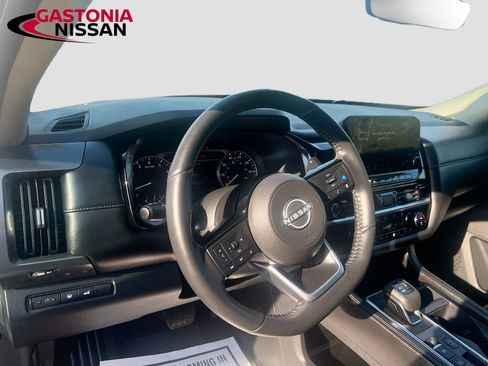 Used 2024 Nissan Pathfinder SL w/ Cargo Package image 11