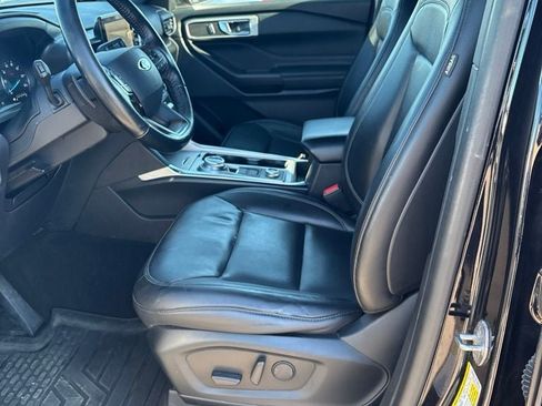 Used 2020 Ford Explorer XLT w/ Equipment Group 202A AWD/4WD image 12