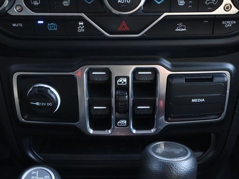 Used 2023 Jeep Wrangler Unlimited w/ Cold Weather Group image 18