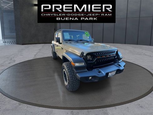 Used 2020 Jeep Gladiator Sport w/ Quick Order Package 24S image 2